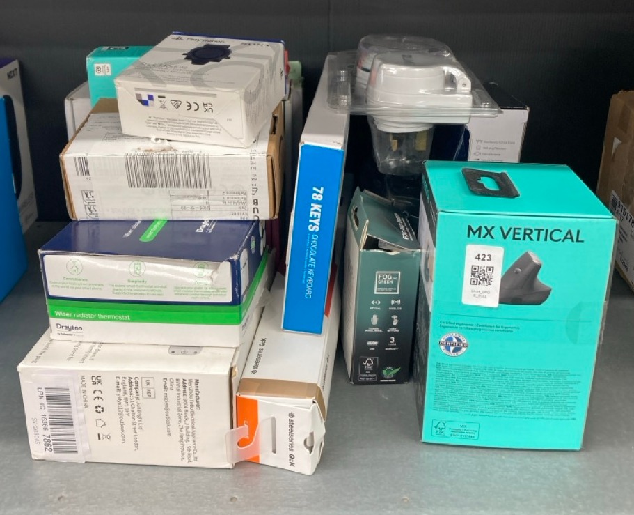 Lot 423  
            Edinburgh SR34 - Delivery Only 

                
QUANTITY OF TECH & GAMING ITEMS TO INCLUDE LOGITECH MX VERTICAL, WIRE AND WIRELES...