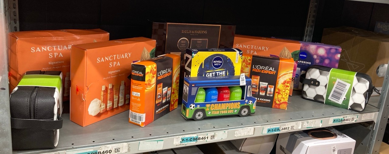 Lot 425  
            Edinburgh SR34 - Delivery Only 

                
QUANTITY OF HEALTH & BEAUTY ITEMS TO INCLUDE BAYLIS & HARDING FOOTBALL TEAM TOUR ...