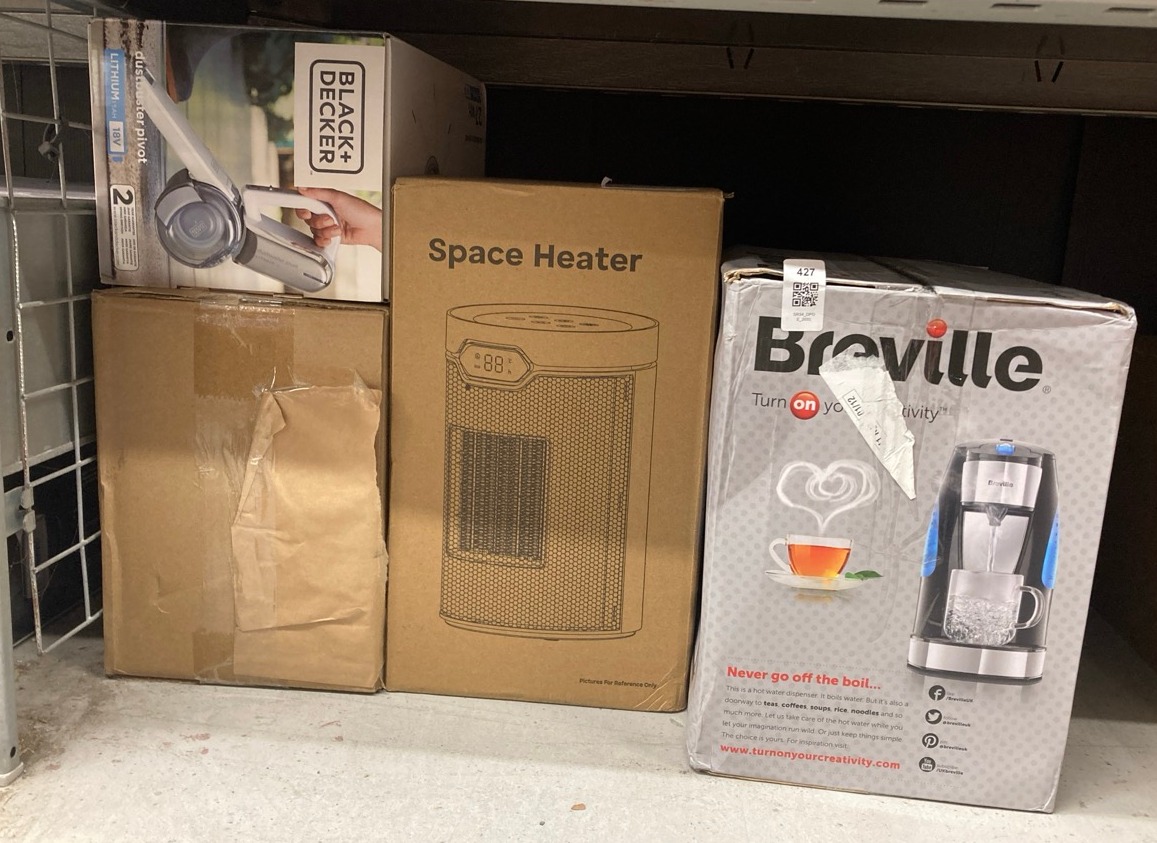 Lot 427  
            Edinburgh SR34 - Delivery Only 

                
QUANTITY OF KITCHEN & APPLIANCES ITEMS TO INCLUDE BREVILLE HOT CUP HOT WATER DISP...