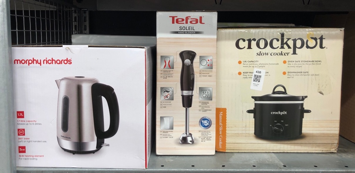 Lot 430  
            Edinburgh SR34 - Delivery Only 

                
QUANTITY OF KITCHEN & APPLIANCES ITEMS TO INCLUDE TEFAL BLACK COLLECTION HAND BLE...