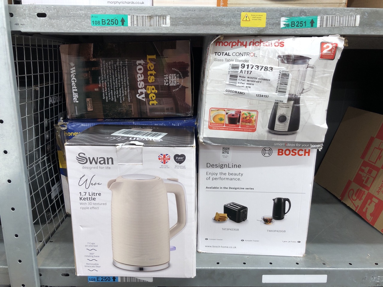 Lot 432  
            Edinburgh SR34 - Delivery Only 

                
QUANTITY OF KITCHEN & APPLIANCES ITEMS TO INCLUDE SWAN SK19034CRM WAVE CORDLESS K...