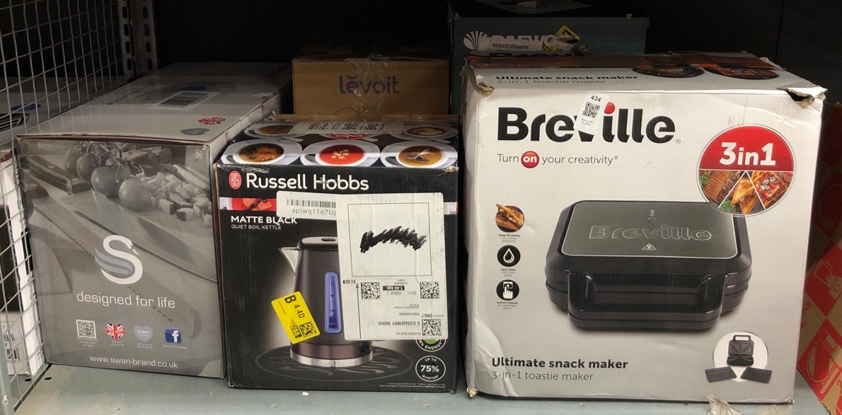 Lot 434  
            Edinburgh SR34 - Delivery Only 

                
QUANTITY OF KITCHEN & APPLIANCES ITEMS TO INCLUDE BREVILLE 3-IN-1 ULTIMATE SNACK ...