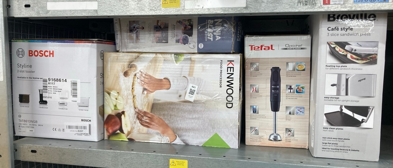 Lot 441  
            Edinburgh SR34 - Delivery Only 

                
QUANTITY OF KITCHEN & APPLIANCES ITEMS TO INCLUDE BREVILLE SANDWICH/PANINI PRESS ...