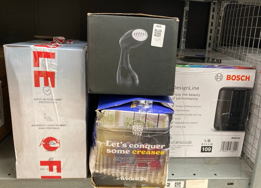 Lot 445  
            Edinburgh SR34 - Delivery Only 

                
QUANTITY OF KITCHEN & APPLIANCES ITEMS TO INCLUDE BOSCH TAT3P423GB DESIGNLINE TOA...