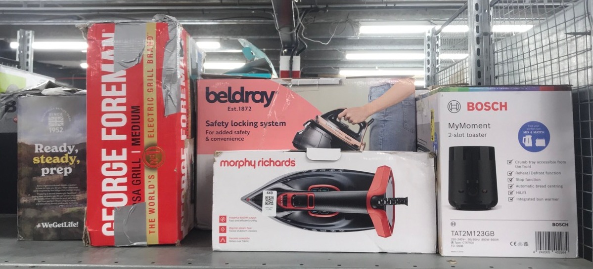 Lot 449  
            Edinburgh SR34 - Delivery Only 

                
QUANTITY OF KITCHEN & APPLIANCES ITEMS TO INCLUDE BOSCH MYMOMENT DELIGHT TAT2M123...