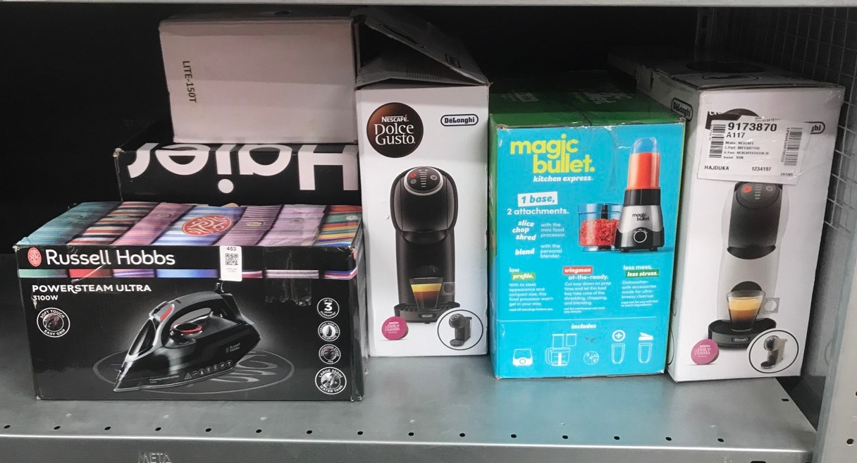 Lot 453  
            Edinburgh SR34 - Delivery Only 

                
QUANTITY OF KITCHEN & APPLIANCES ITEMS TO INCLUDE RUSSELL HOBBS STEAM IRON [3100W...