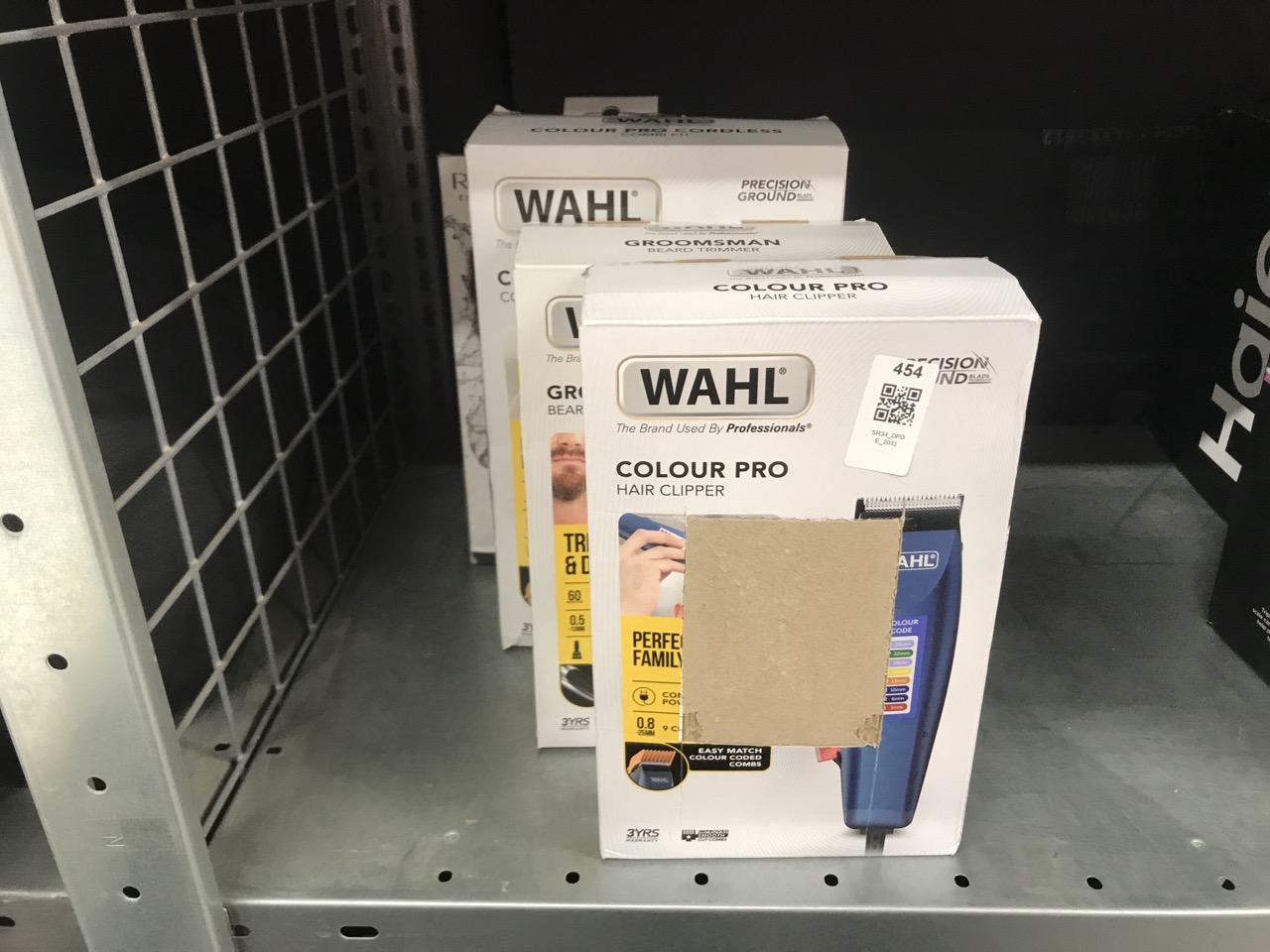 Lot 454  
            Edinburgh SR34 - Delivery Only 

                
QUANTITY OF ITEMS TO INCLUDE WAHL COLOUR PRO CORDED CLIPPER, HAIR CLIPPERS FOR ME...