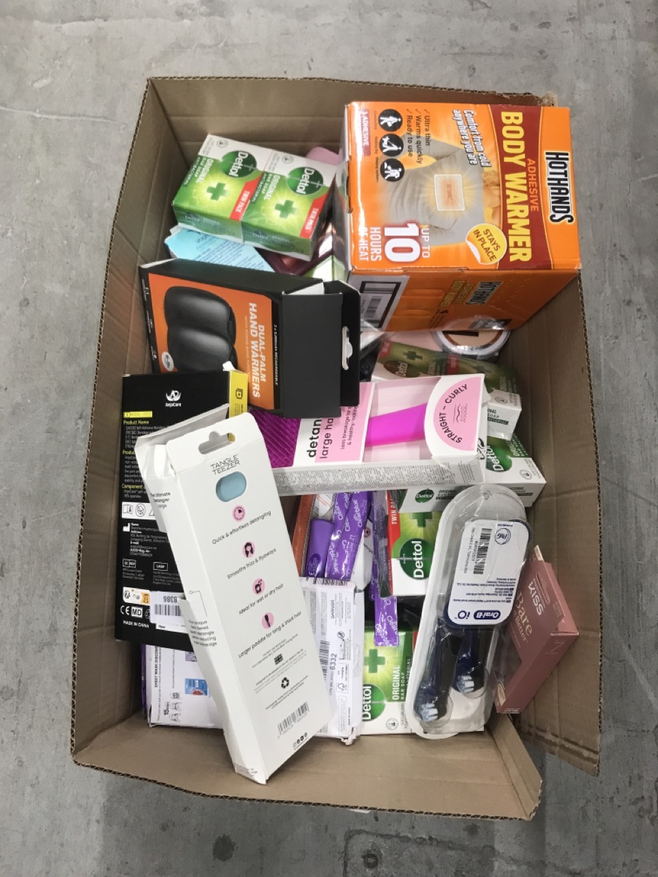 Lot 458  
            Edinburgh SR34 - Delivery Only 

                
QUANTITY OF HEALTH & BEAUTY ITEMS TO INCLUDE TANGLE TEEZER LARGE ULTIMATE DETANGL...