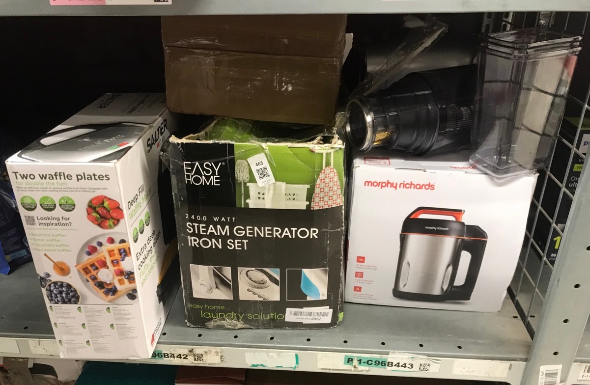 Lot 465  
            Edinburgh SR34 - Delivery Only 

                
QUANTITY OF KITCHEN & APPLIANCES ITEMS TO INCLUDE SALTER DOUBLE WAFFLE MAKER – NO...