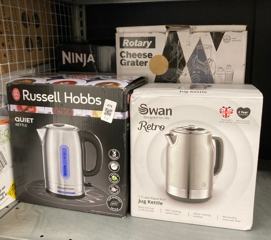 Lot 476  
            Edinburgh SR34 - Delivery Only 

                
QUANTITY OF KITCHEN & APPLIANCES ITEMS TO INCLUDE SWAN SK19025SS RETRO JUG KETTLE...