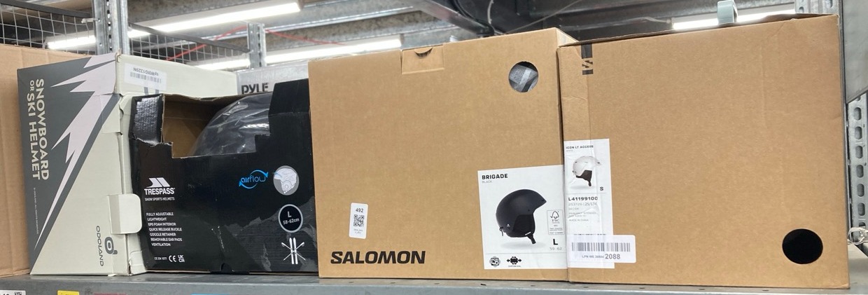 Lot 492  
            Edinburgh SR34 - Delivery Only 

                
QUANTITY OF SPORTS & EXERCISE ITEMS TO INCLUDE SALOMON BRIGADE HELMET MEN'S SKI S...