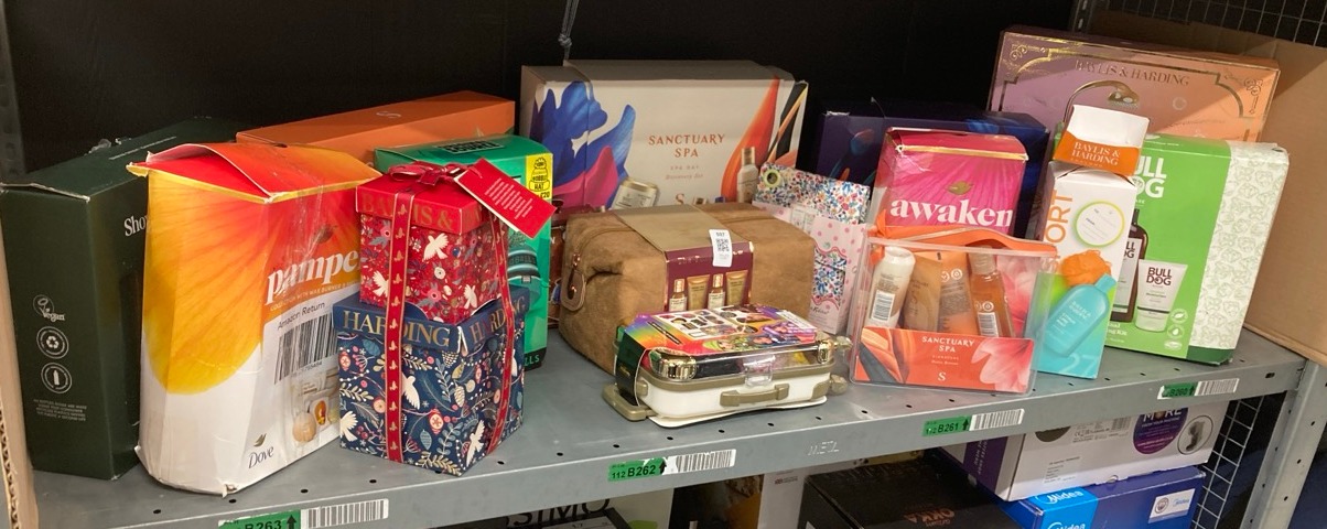 Lot 507  
            Edinburgh SR34 - Delivery Only 

                
QUANTITY OF HEALTH & BEAUTY ITEMS TO INCLUDE ORIGINAL SOURCE X ODDBALLS GIFT SET,...