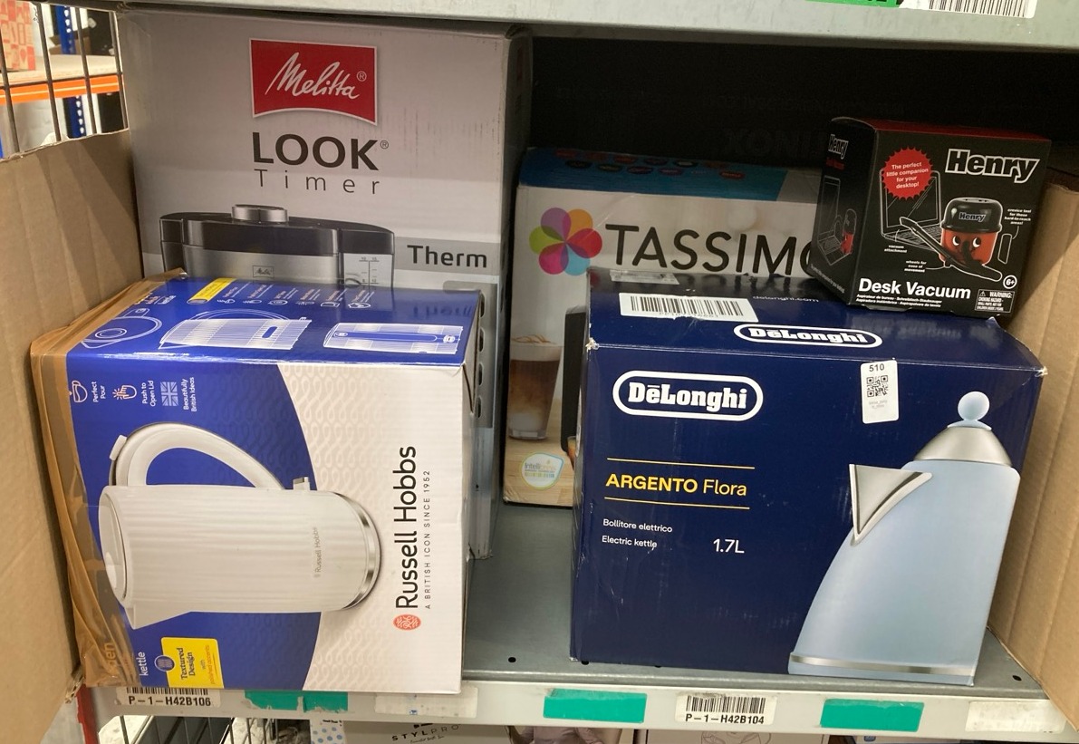 Lot 510  
            Edinburgh SR34 - Delivery Only 

                
QUANTITY OF KITCHEN & APPLIANCES ITEMS TO INCLUDE TASSIMO BY BOSCH SUNY 'SPECIAL ...