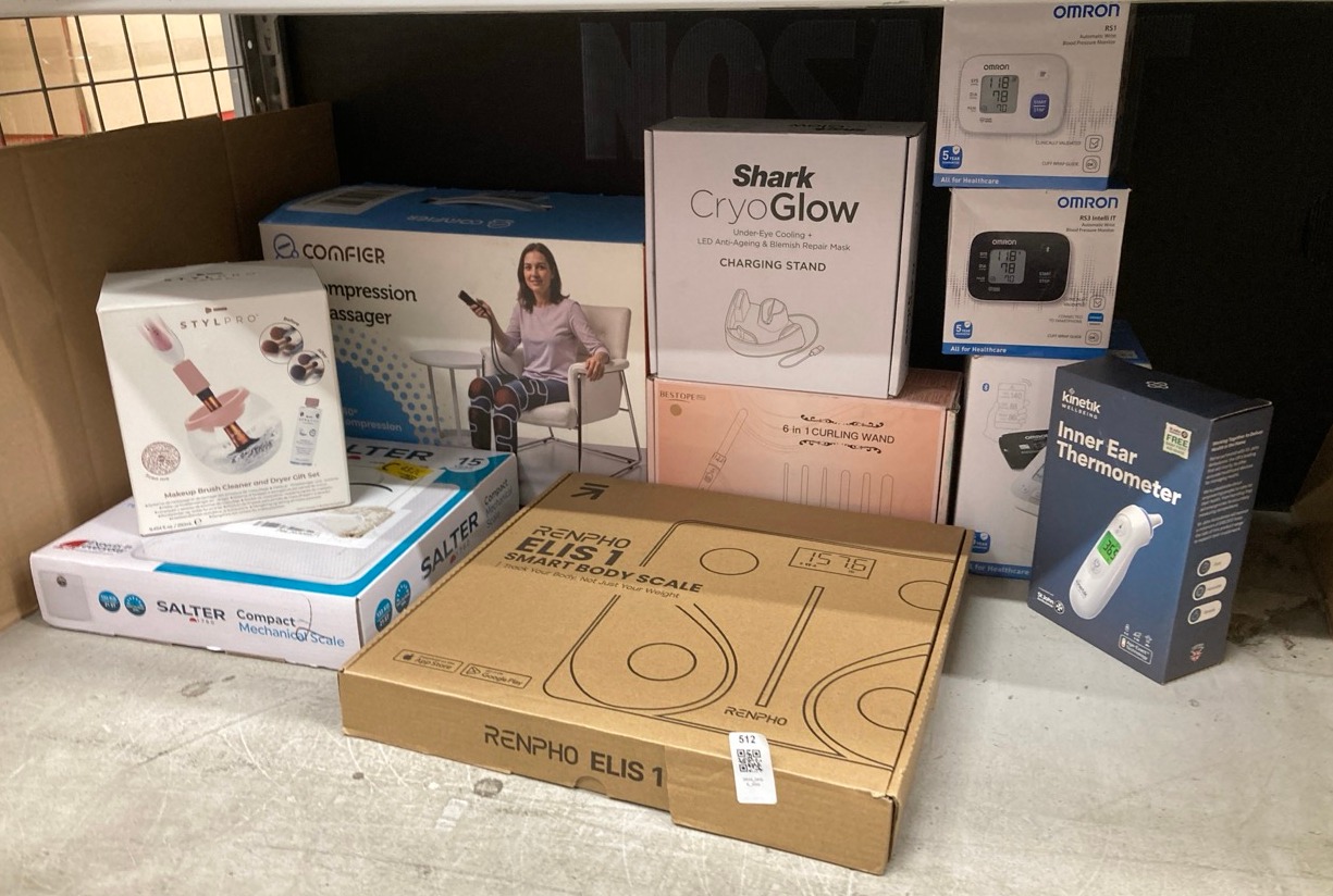 Lot 512  
            Edinburgh SR34 - Delivery Only 

                
QUANTITY OF HEALTH & BEAUTY ITEMS TO INCLUDE STYLPRO GIFT SET KIT: ELECTRIC MAKEU...