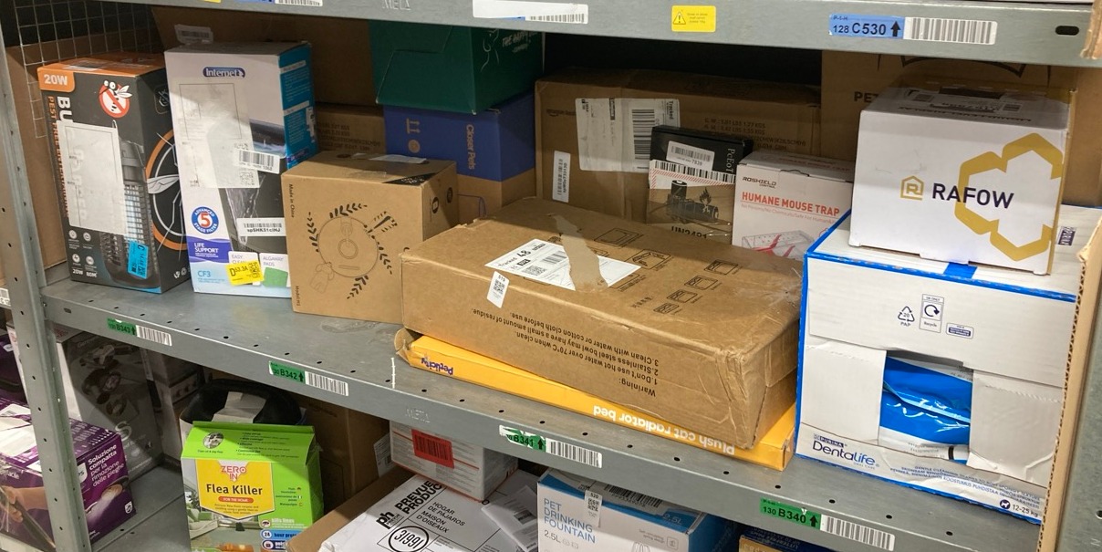 Lot 519  
            Edinburgh SR34 - Delivery Only 

                
QUANTITY OF PET PRODUCTS ITEMS TO INCLUDE INTERPET INTERNAL AQUARIUM FISH TANK FI...