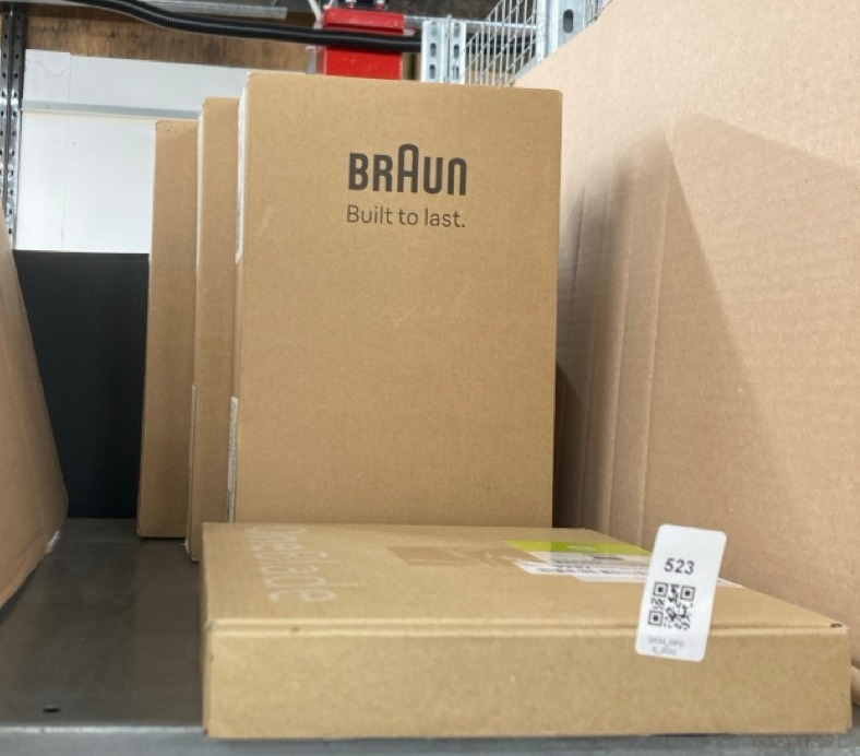 Lot 523  
            Edinburgh SR34 - Delivery Only 

                
QUANTITY OF HEALTH & BEAUTY ITEMS TO INCLUDE BRAUN ALL-IN-ONE SERIES 5 GROOMING K...