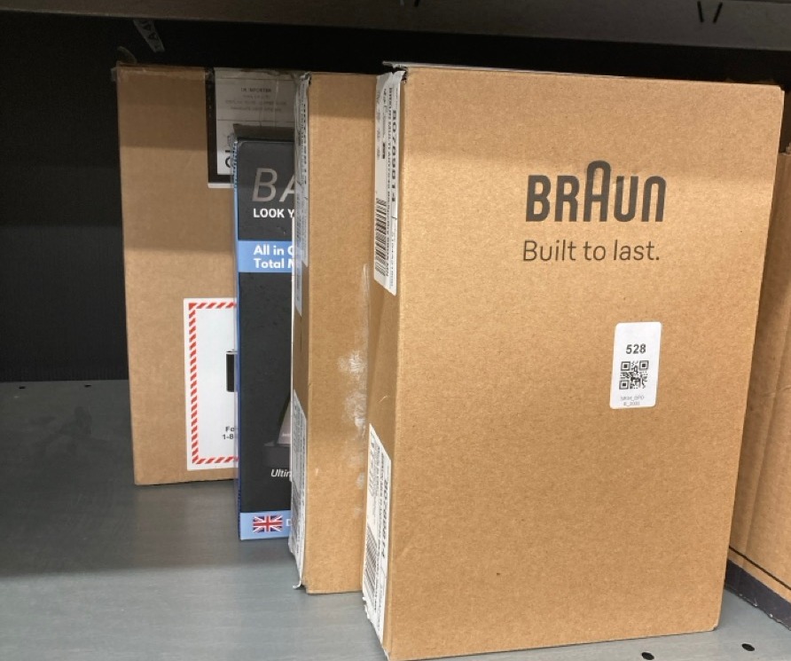 Lot 528  
            Edinburgh SR34 - Delivery Only 

                
QUANTITY OF HEALTH & BEAUTY ITEMS TO INCLUDE BRAUN SERIES 7 ALL-IN-ONE, 2-IN-1 MU...