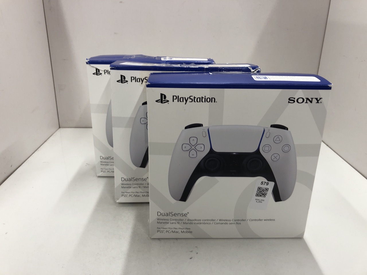 Lot 579  
            Edinburgh SR34 - Delivery Only 

                
3 X SONY PLAYSTATION DUALSENSE WIRELESS CONTROLLER WHITE FOR PLAYSTATION 5.: LOCA...