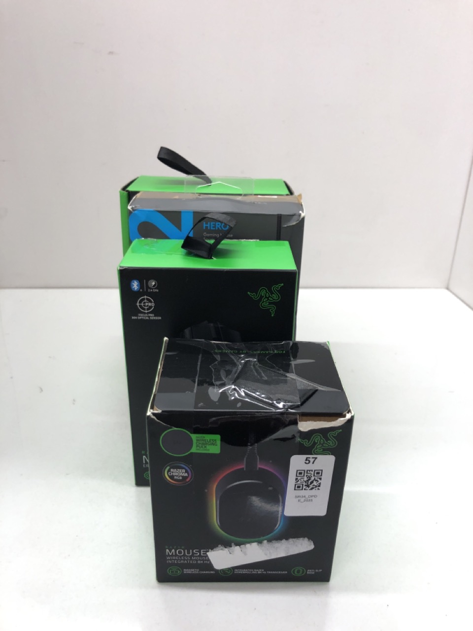 Lot 57  
            Edinburgh SR34 - Delivery Only 

                
QUANTITY OF TECH & GAMING ITEMS TO INCLUDE RAZER MOUSE DOCK PRO & CHARGING PUCK -...