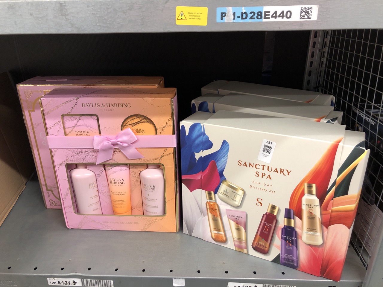 Lot 581  
            Edinburgh SR34 - Delivery Only 

                
QUANTITY OF HEALTH & BEAUTY ITEMS TO INCLUDE SANCTUARY SPA SPA DAY DISCOVERY GIFT...