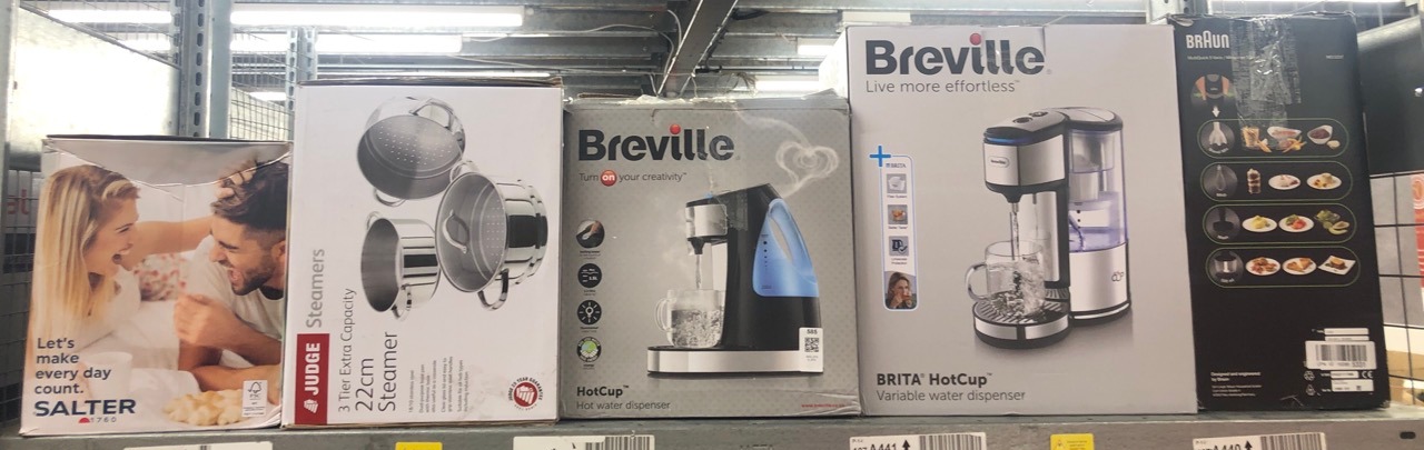 Lot 585  
            Edinburgh SR34 - Delivery Only 

                
QUANTITY OF KITCHEN & APPLIANCES ITEMS TO INCLUDE BREVILLE BRITA HOT CUP HOT WATE...