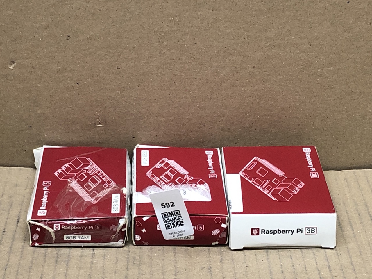 Lot 592  
            Edinburgh SR34 - Delivery Only 

                
QUANTITY OF TECH & GAMING ITEMS TO INCLUDE RASPBERRY PI 3 MODEL B QUAD CORE CPU 1...