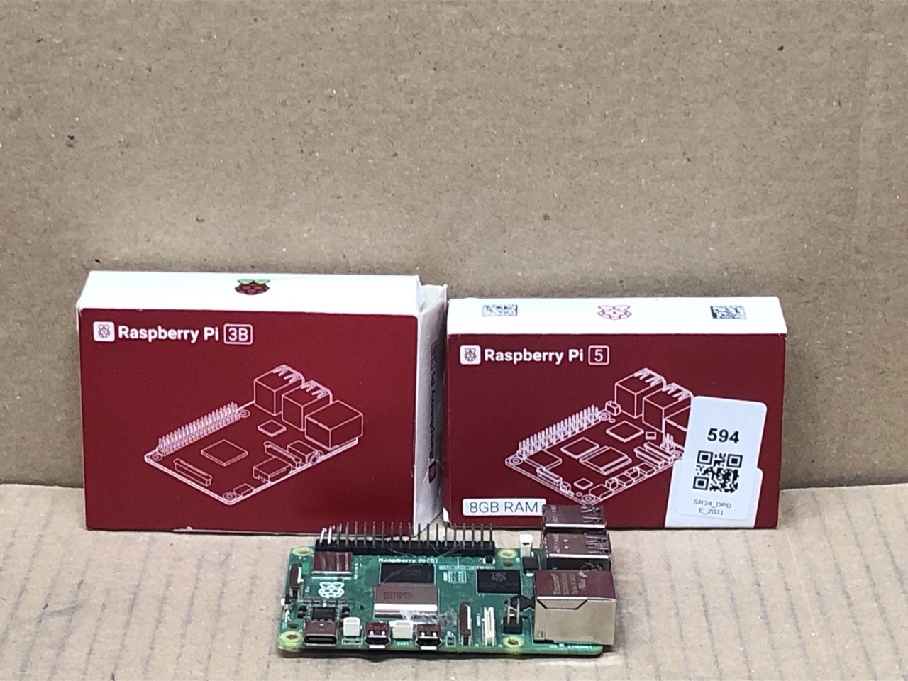 Lot 594  
            Edinburgh SR34 - Delivery Only 

                
QUANTITY OF TECH & GAMING ITEMS TO INCLUDE RASPBERRY PI 3 MODEL B QUAD CORE CPU 1...