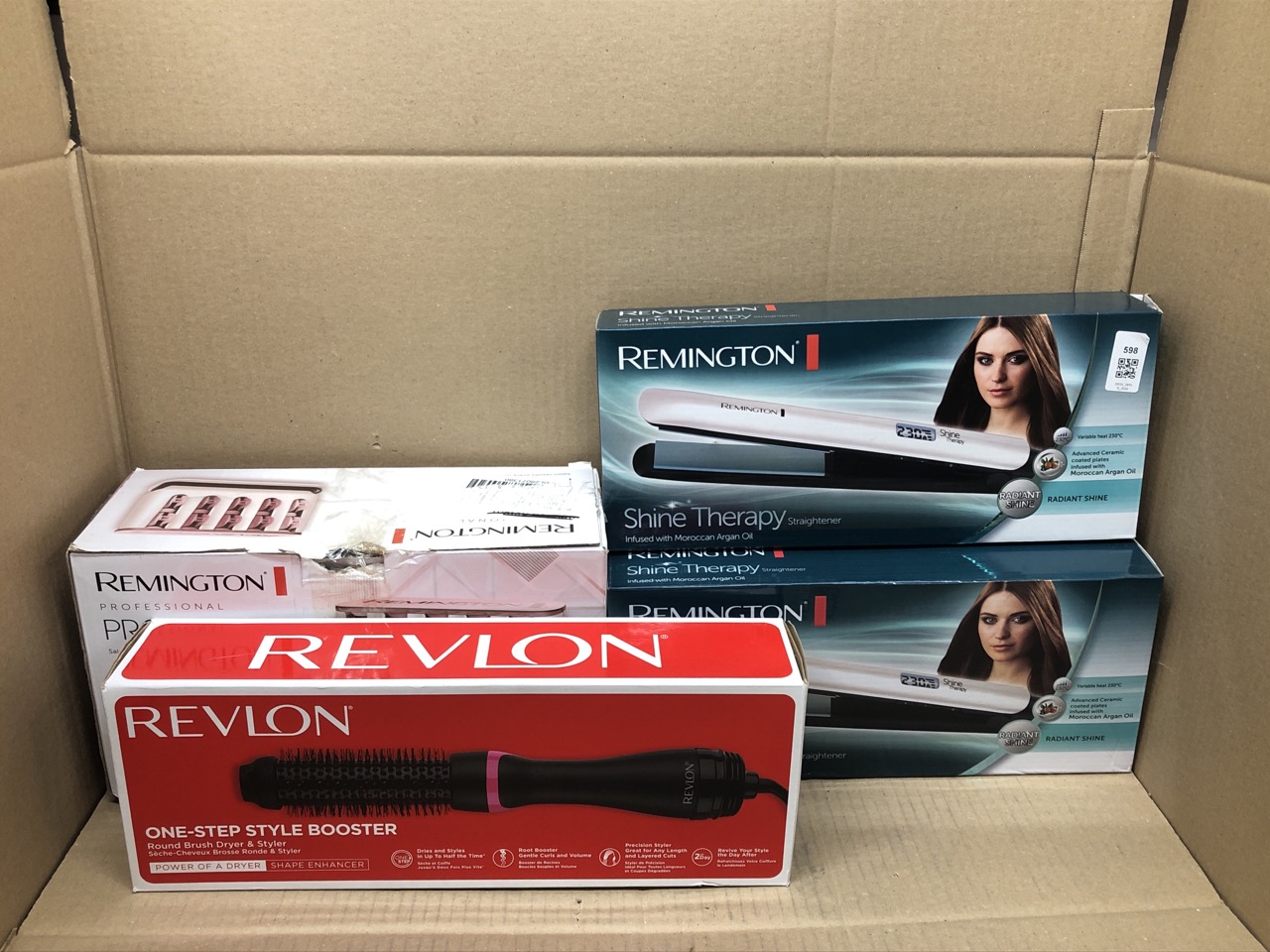 Lot 598  
            Edinburgh SR34 - Delivery Only 

                
QUANTITY OF HEALTH & BEAUTY ITEMS TO INCLUDE REVLON HAIR TOOLS ONE-STEP STYLE BOO...