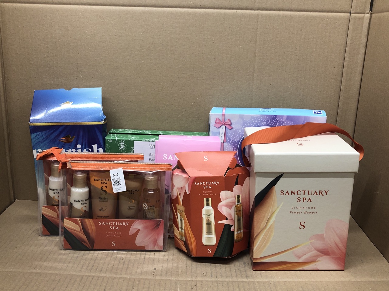 Lot 599  
            Edinburgh SR34 - Delivery Only 

                
QUANTITY OF HEALTH & BEAUTY ITEMS TO INCLUDE SANCTUARY SPA PETITE RETREAT GIFT SE...