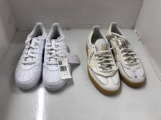 Lot 130  
            Edinburgh SR24 - Delivery Only 

                
ADIDAS UNISEX KIDS HOOPS 4.0 SHOES, FTWR WHITE/FTWR WHITE/CORE BLACK, 5 UK & ADID...