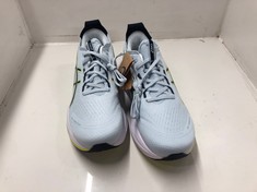 Lot 141  
            Edinburgh SR24 - Delivery Only 

                
ASICS GEL-NIMBUS 27 LIGHT BLUE TRAINERS UK SIZE 10: LOCATION - B RACK