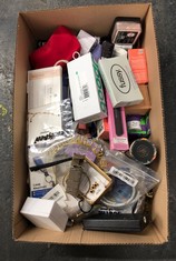 Lot 147  
            Edinburgh SR24 - Delivery Only 

                
QUANTITY OF HEALTH & BEAUTY ITEMS TO INCLUDE GOODR SUNGLASSES RUNNING SUNBATHING ...