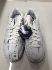 Lot 157  
            Edinburgh SR24 - Delivery Only 

                
NEW BALANCE CT302 THE INTELLIGENT CHOICE UK 6 : LOCATION - B RACK