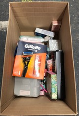 Lot 183  
            Edinburgh SR24 - Delivery Only 

                
QUANTITY OF HEALTH & BEAUTY ITEMS TO INCLUDE WILLIAM MORRIS AT HOME HAND CREAMS 3...