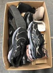 Lot 190  
            Edinburgh SR24 - Delivery Only 

                
1 X BOX OF SHOES TO INCLUDE BLACK & GREY ASICS UK 10: LOCATION - B RACK