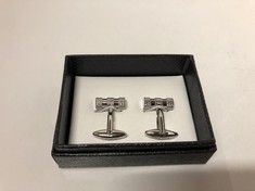 Lot 21  
            Edinburgh SR24 - Delivery Only 

                
SWAN & EDGAR LUXURY CUFFLINKS SKU:SEW003 ORIGINAL RRP £55: LOCATION - TOP 50 RACK