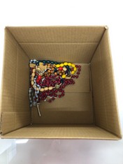 Lot 270  
            Edinburgh SR24 - Delivery Only 

                
QUANTITY OF JEWELLERY ITEMS TO INCLUDE BEADED NECKLACE WITH CROSS:: LOCATION - D ...