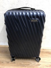 Lot 277  
            Edinburgh SR24 - Delivery Only 

                
POLOGOOD LARGE SUITCASE : LOCATION - D RACK