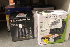 Lot 279  
            Edinburgh SR24 - Delivery Only 

                
QUANTITY OF KITCHEN & APPLIANCES TO INCLUDE RUSSELL HOBBS GROOVE BLACK KETTLE: LO...