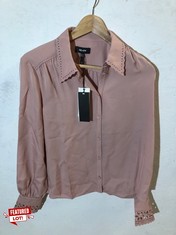 Lot 28  
            Edinburgh SR24 - Delivery Only 

                
ME+EM SILK EMBROIDERY DETAIL SHIRT SMOKE PINK UK10 ORIGINAL RRP £295: LOCATION - ...