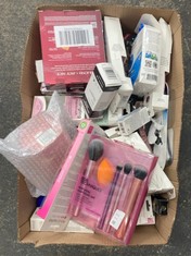 Lot 313  
            Edinburgh SR24 - Delivery Only 

                
QUANTITY OF HEALTH & BEAUTY ITEMS TO INCLUDE THE INKEY LIST OMEGA WATER CREAM 50M...