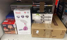 Lot 323  
            Edinburgh SR24 - Delivery Only 

                
QUANTITY OF KITCHEN & APPLIANCES ITEMS TO INCLUDE SWAN SI12020N HANDHELD GARMENT ...