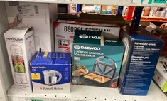 Lot 325  
            Edinburgh SR24 - Delivery Only 

                
QUANTITY OF KITCHEN & APPLIANCES ITEMS TO INCLUDE RUSSELL HOBBS ELECTRIC 0.85L TR...