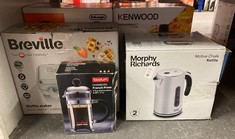 Lot 343  
            Edinburgh SR24 - Delivery Only 

                
QUANTITY OF KITCHEN & APPLIANCES ITEMS TO INCLUDE MORPHY RICHARDS 1.7L MOTIVE JUG...