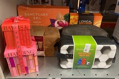Lot 354  
            Edinburgh SR24 - Delivery Only 

                
QUANTITY OF HEALTH & BEAUTY ITEMS TO INCLUDE BAYLIS & HARDING FOOTBALL STARS WASH...