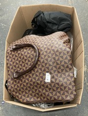 Lot 358  
            Edinburgh SR24 - Delivery Only 

                
QUANTITY OF CLOTHING & APPAREL ITEMS TO INCLUDE BLACK BAGSMART BAG : LOCATION - E...