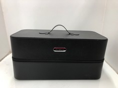 Lot 382  
            Edinburgh SR24 - Delivery Only 

                
SHARK FLEX STYLE: LOCATION - F RACK