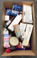 Lot 418  
            Edinburgh SR24 - Delivery Only 

                
QUANTITY OF HEALTH & BEAUTY ITEMS TO INCLUDE EYEBROW PENCIL - EYEBROW PEN WITH FO...