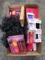 Lot 462  
            Edinburgh SR24 - Delivery Only 

                
QUANTITY OF HEALTH & BEAUTY ITEMS TO INCLUDE REAL TECHNIQUES EVERYDAY ESSENTIALS ...