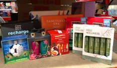 Lot 505  
            Edinburgh SR24 - Delivery Only 

                
QUANTITY OF HEALTH & BEAUTY ITEMS TO INCLUDE BAYLIS & HARDING FOOTBALL PENALTY SH...